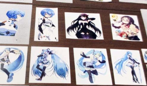 为了支持水树奈奈,61岁日本宅男靠贩卖初音贴画,获利340万日元