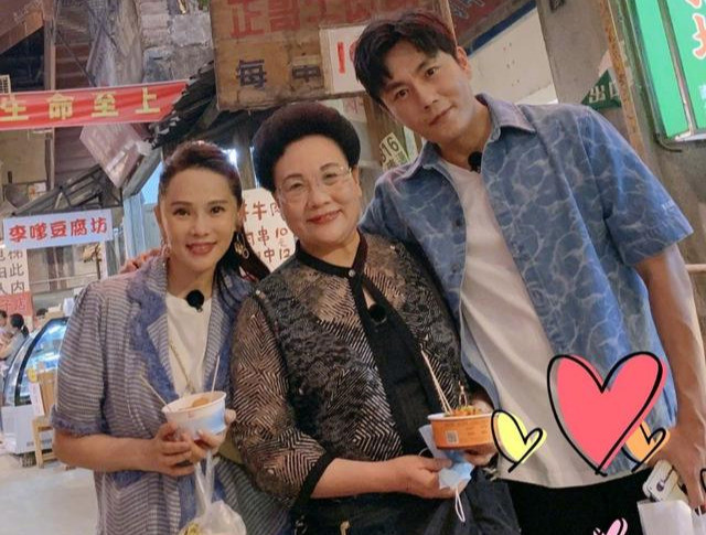 《乘风破浪的姐姐》阵容官宣完毕,张雨绮合影显眼,伊能静状态好