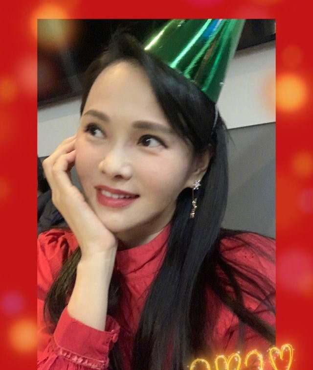 《乘风破浪的姐姐》阵容官宣完毕,张雨绮合影显眼,伊能静状态好