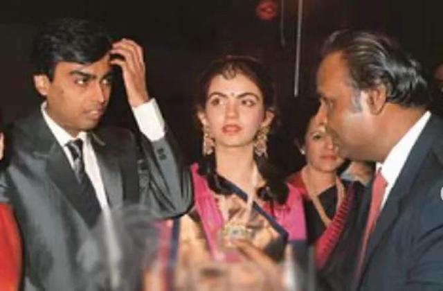 印度首富妻子曾不孕不育,老公依旧给她买最大颗珠宝,280万的包