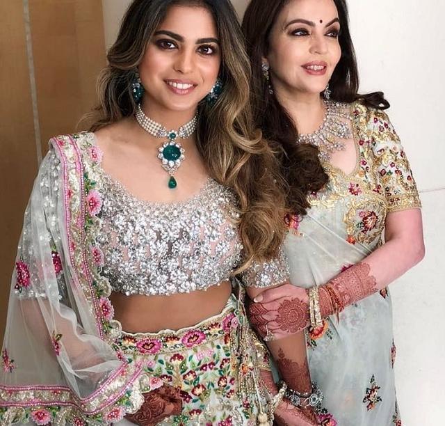 印度首富妻子曾不孕不育,老公依旧给她买最大颗珠宝,280万的包