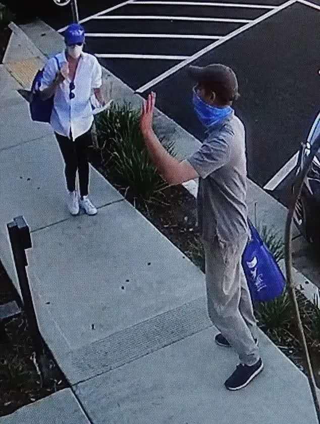 梅根小日子过不成了!走到美国大街上被跟踪,幸亏保镖能招架得住