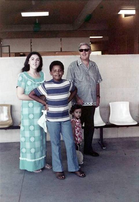 奥巴马妈妈颜值爆表!18岁上学当妈两不误,中年体重飙到190斤