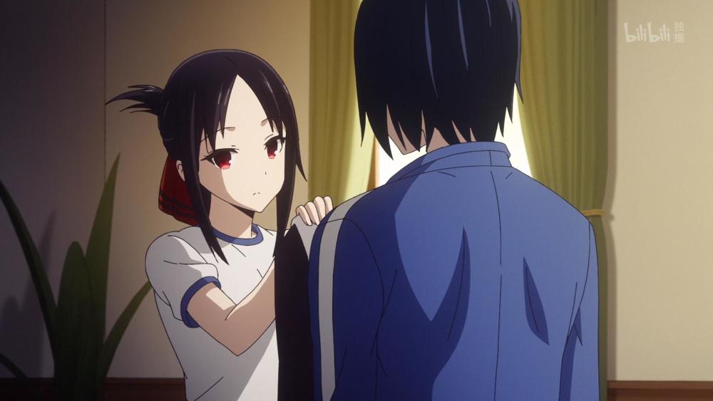 石上真男人!辉夜妈妈为女装石上来化妆,燕学姐正在连线!