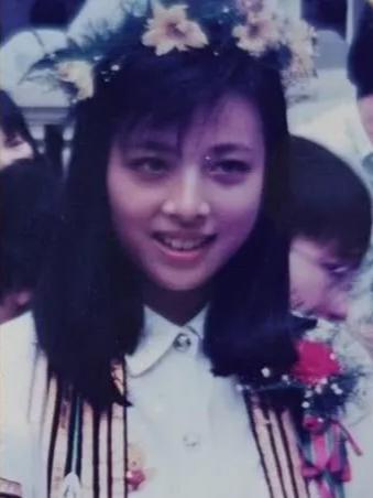 泰国富婆54岁素颜像少女,靠球场上大哭美出名,曾多次被泰王召见