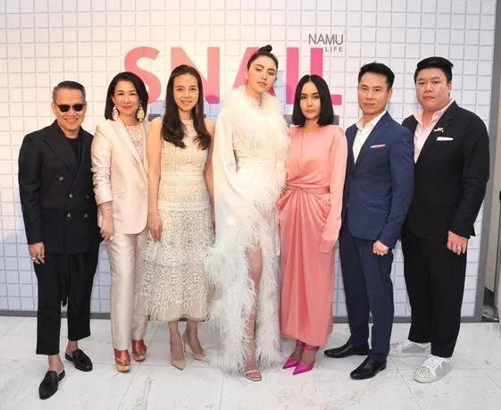 泰国富婆54岁素颜像少女,靠球场上大哭美出名,曾多次被泰王召见