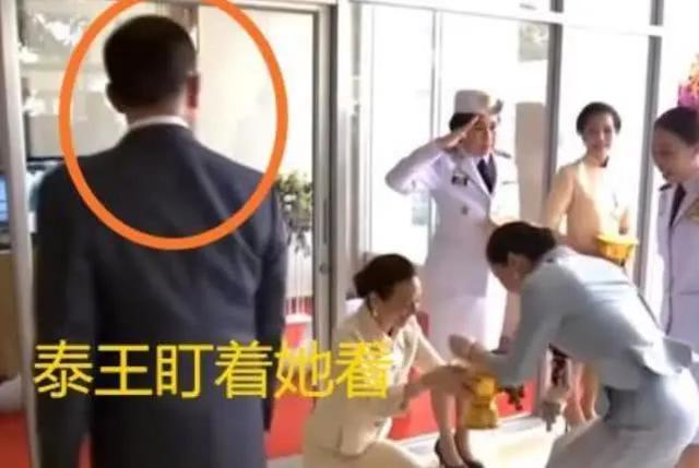 泰国富婆54岁素颜像少女,靠球场上大哭美出名,曾多次被泰王召见