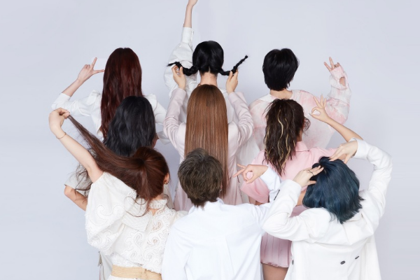 THE9官方正面照公布,刘雨昕坐镇中心位,孔雪儿成颜值担当?