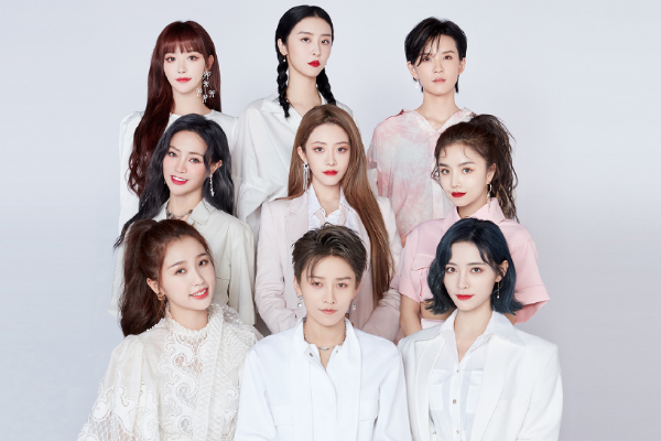 THE9官方正面照公布,刘雨昕坐镇中心位,孔雪儿成颜值担当?