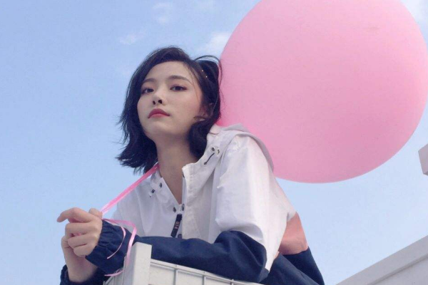 THE9官方正面照公布,刘雨昕坐镇中心位,孔雪儿成颜值担当?