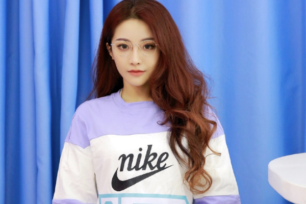 THE9官方正面照公布,刘雨昕坐镇中心位,孔雪儿成颜值担当?