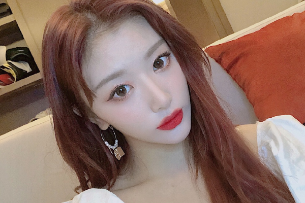 THE9官方正面照公布,刘雨昕坐镇中心位,孔雪儿成颜值担当?