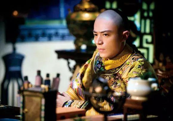 霍建华“神隐”几个月后现身发福,独自出席活动没带助理