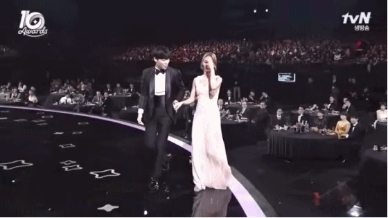 当你嗑的cp成真了……爽!