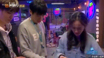 杨幂和魏大勋实锤来了!女顶流要是为爱掉粉,值得吗?