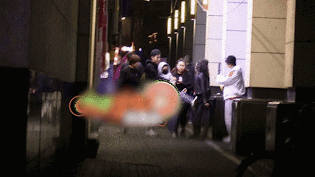 宋祖儿被曝耍酒疯踢人后,公开晒照喝酒,眼神带杀气称“自罚一杯”