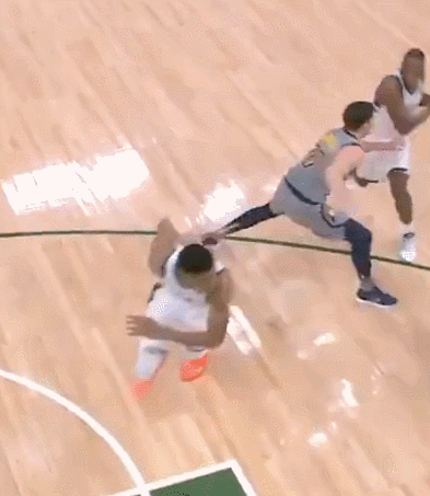 字母哥29+12米德尔顿27分 雄鹿胜步行者结束连败