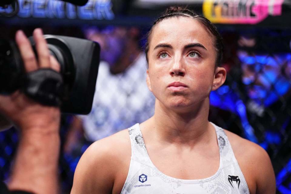 UFC史上最惨烈的KO,被击晕后再被裸绞,昏迷时仍睁着眼