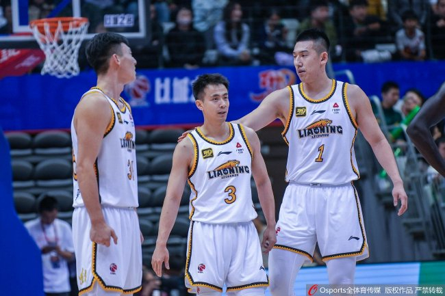 赵继伟13+7辽宁险胜天津 浙江6人上双胜上海