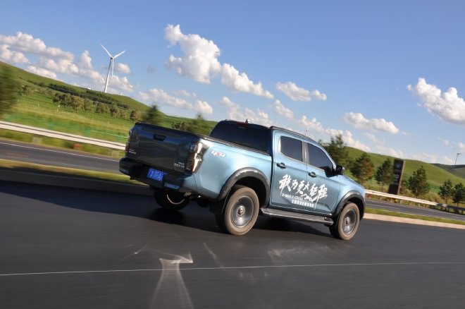 【萌喵】【转】皮卡也可以如此好开 试驾江西五十铃全新D-MAX V-CROSS