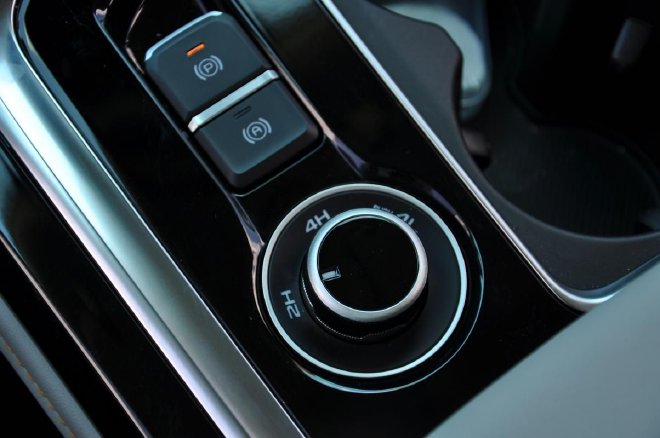 【萌喵】【转】皮卡也可以如此好开 试驾江西五十铃全新D-MAX V-CROSS