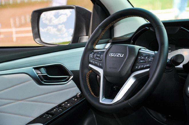 【萌喵】【转】皮卡也可以如此好开 试驾江西五十铃全新D-MAX V-CROSS