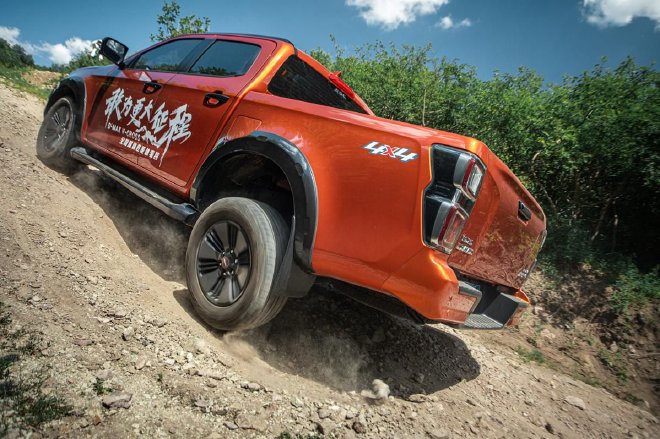 【萌喵】【转】皮卡也可以如此好开 试驾江西五十铃全新D-MAX V-CROSS