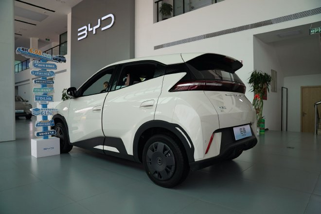 【时尚】【转】新一代主流代步车 实拍比亚迪海鸥荣耀版