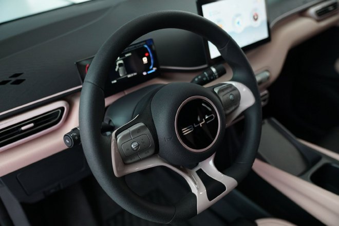 【时尚】【转】新一代主流代步车 实拍比亚迪海鸥荣耀版