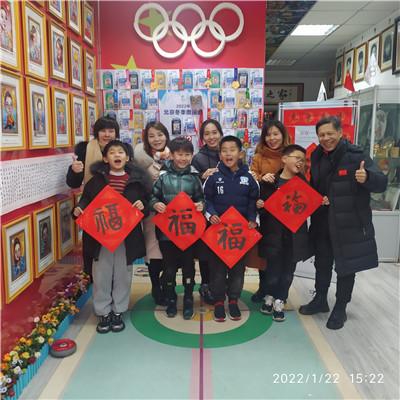 北京大爷刘超英:举着“祥云”跑了百场马拉松