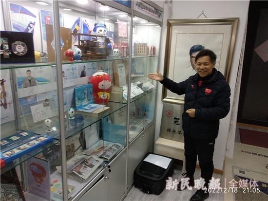 北京大爷刘超英:举着“祥云”跑了百场马拉松