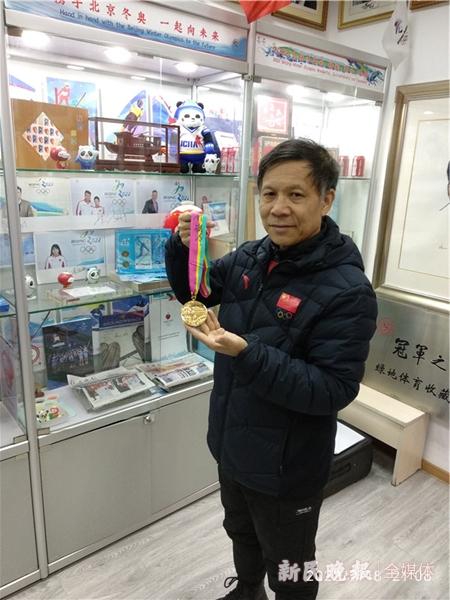 北京大爷刘超英:举着“祥云”跑了百场马拉松