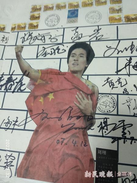 北京大爷刘超英:举着“祥云”跑了百场马拉松