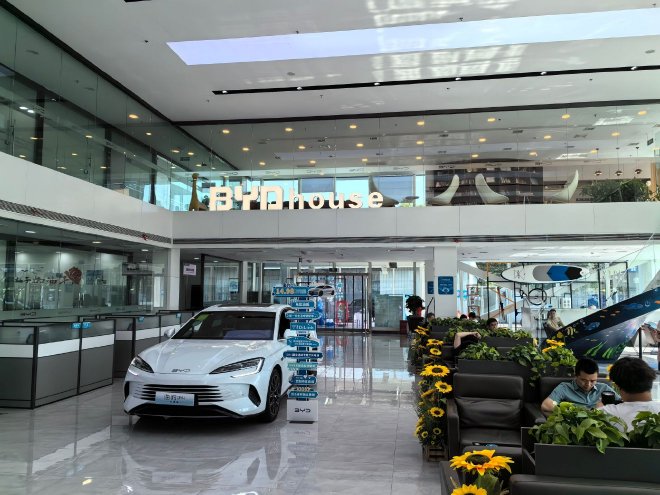 【时尚】【转】比亚迪“全球第一辆插电混动汽车诞生地”正式揭牌