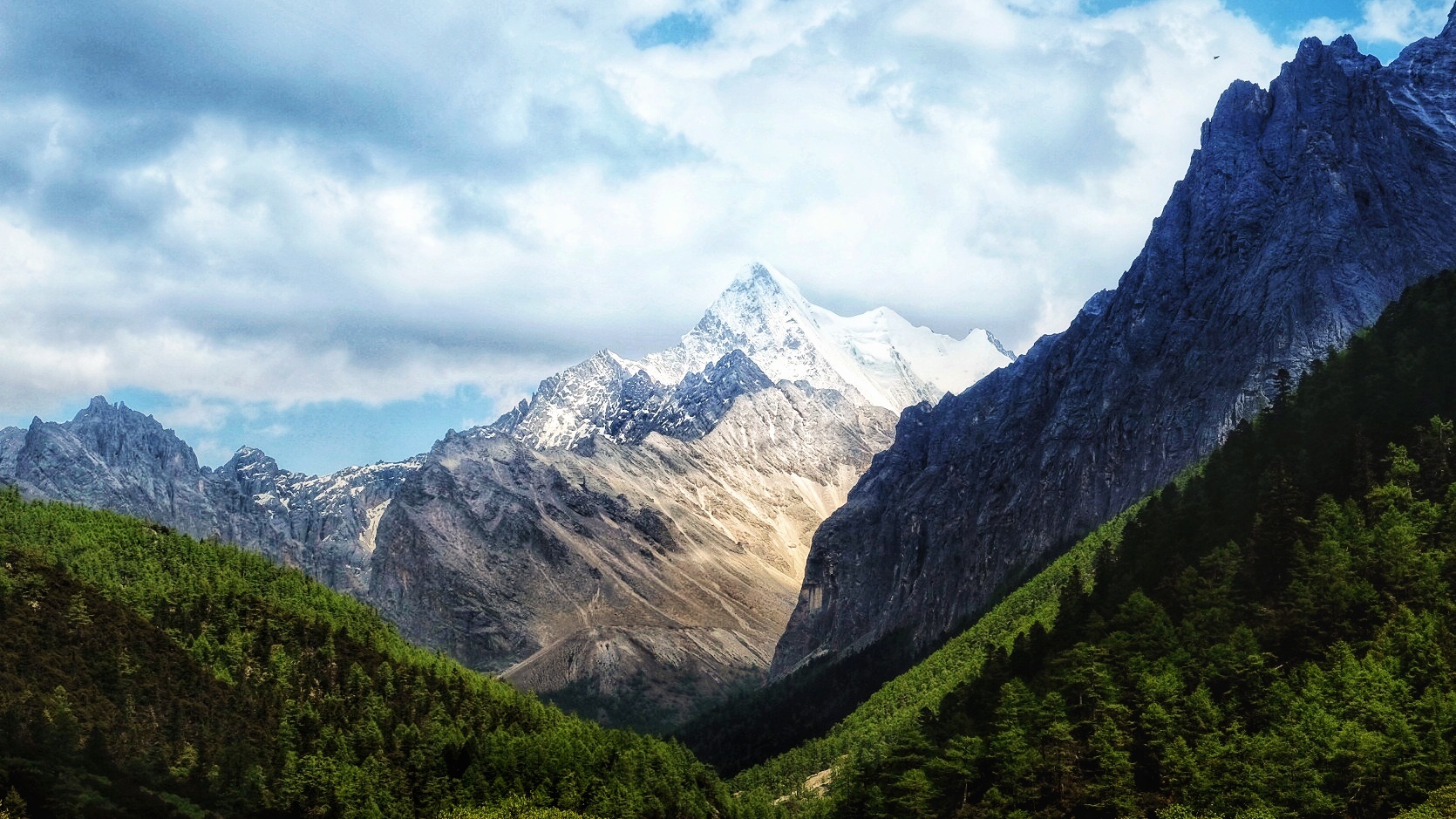 【转】稻城亚丁怎么去?四季景色有何不同?这篇攻略全告诉你