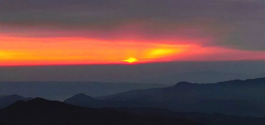 【转】初秋瓦屋山:邂逅日出和云海,感受无处安放的小激动~