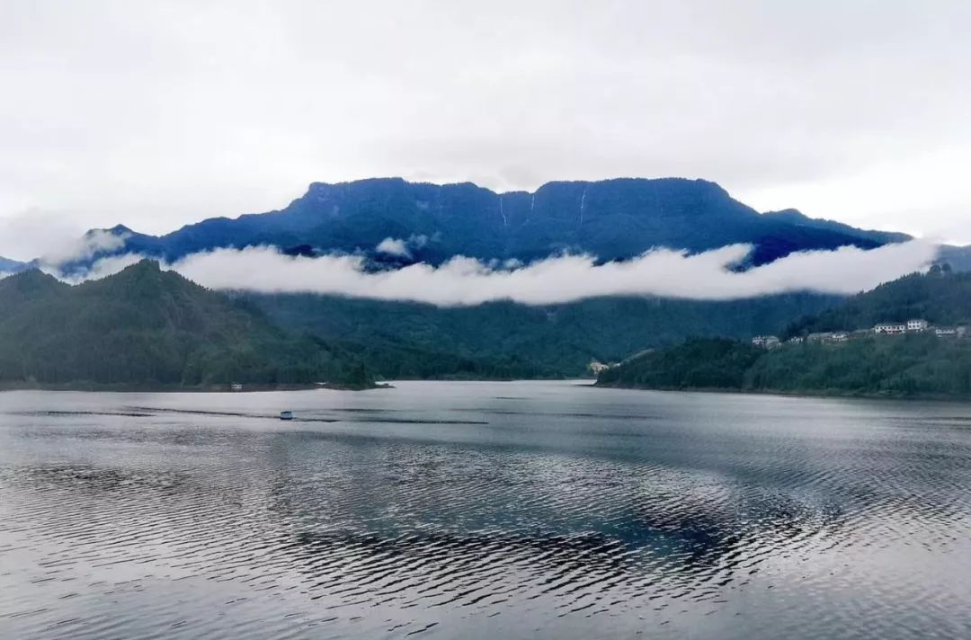 【转】初秋瓦屋山:邂逅日出和云海,感受无处安放的小激动~