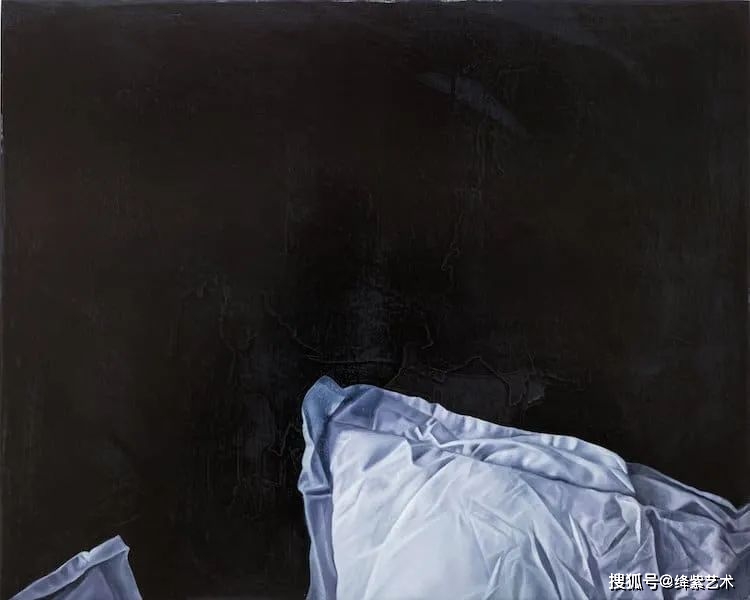 她画的空床,透着莫名的孤独与悲伤,带给人无限遐想