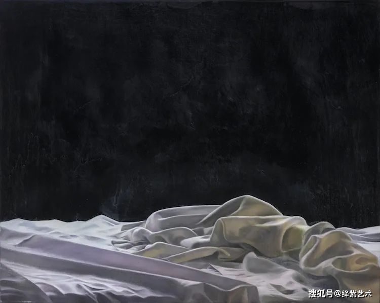 她画的空床,透着莫名的孤独与悲伤,带给人无限遐想