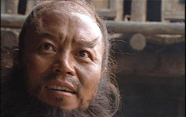 杨雄和石秀差点丧命,但比和他们犯一样错误的另外两人运气好得多