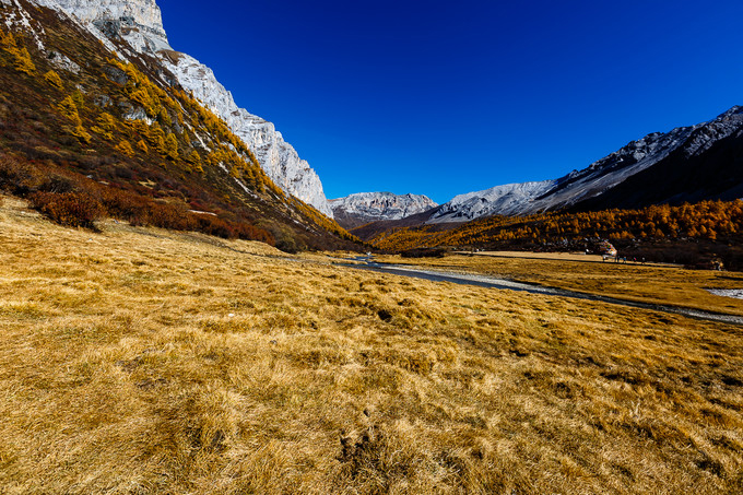 【转】稻城亚丁怎么去?四季景色有何不同?这篇攻略全告诉你