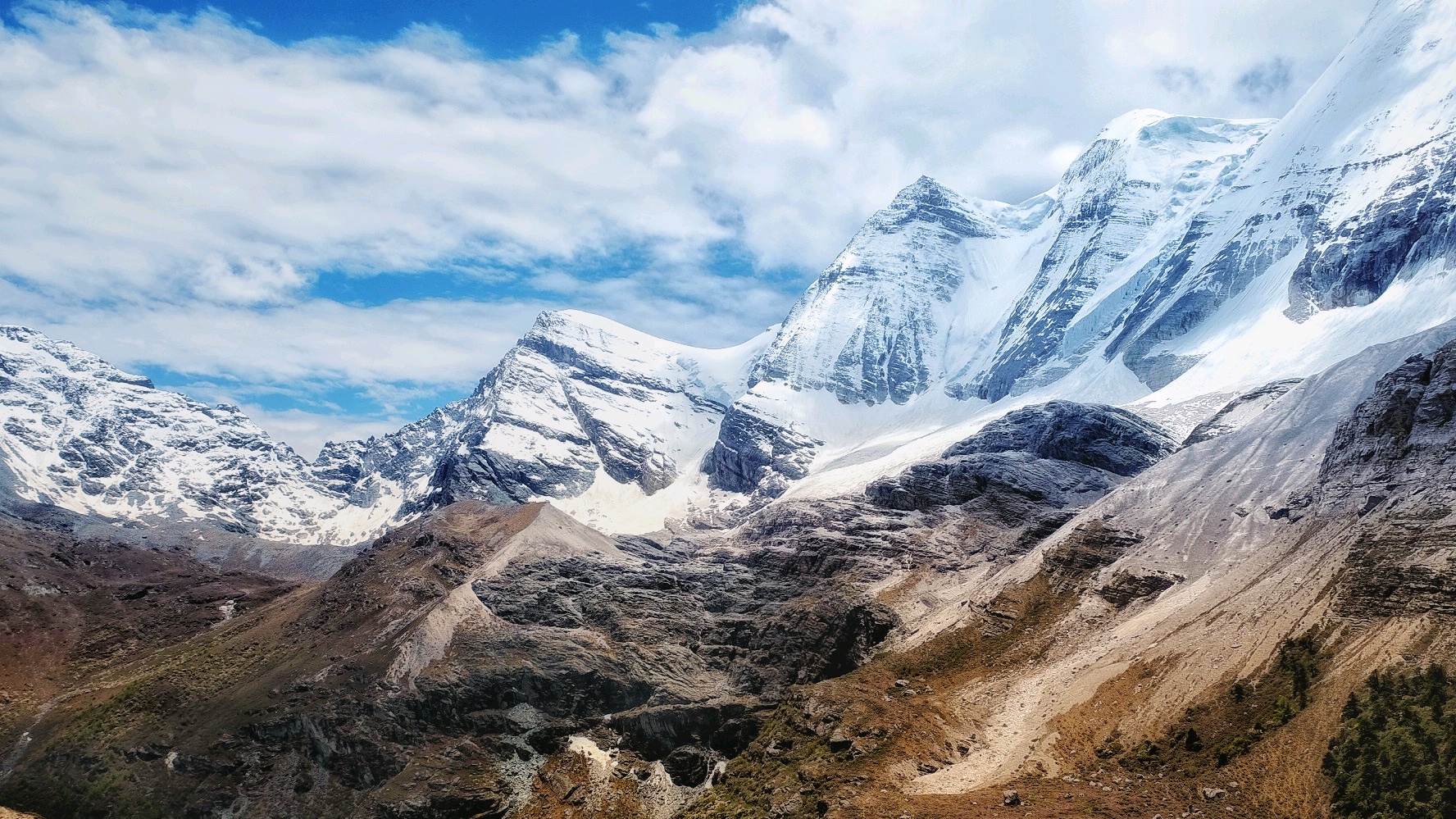 【转】稻城亚丁怎么去?四季景色有何不同?这篇攻略全告诉你