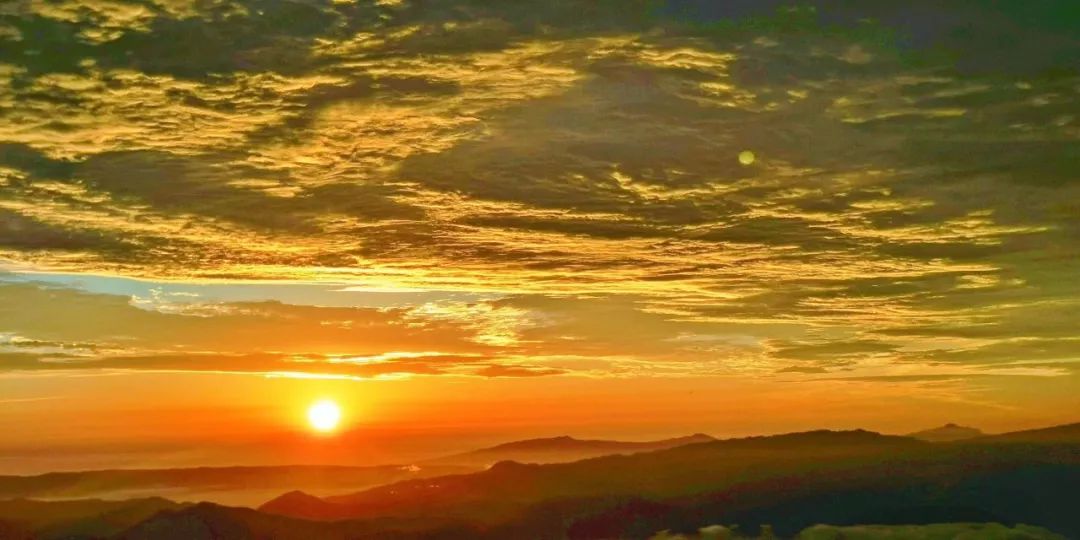 【转】初秋瓦屋山:邂逅日出和云海,感受无处安放的小激动~