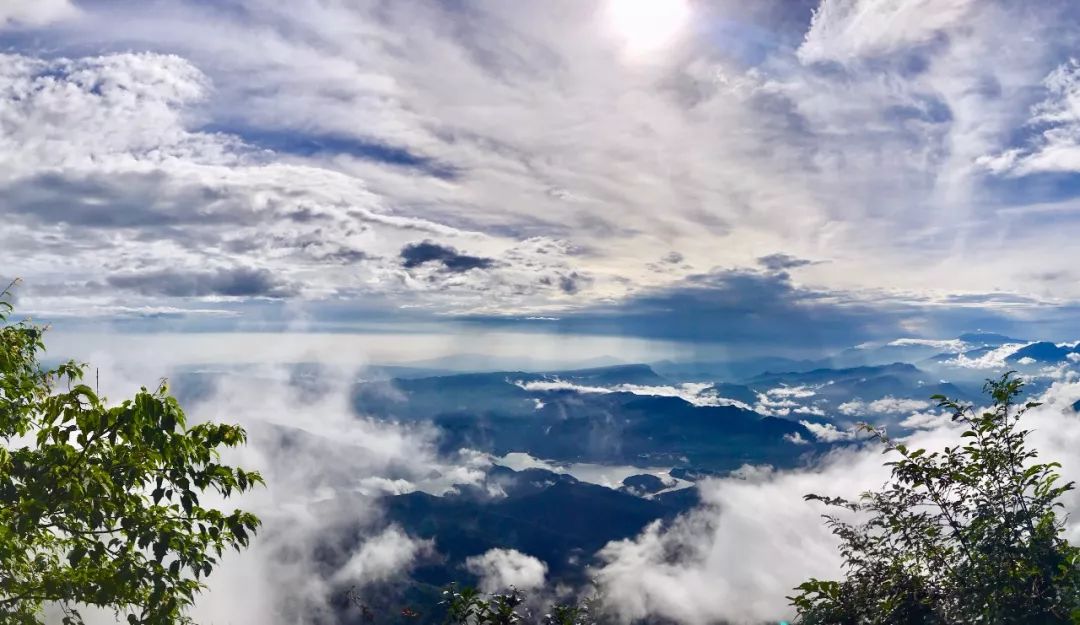 【转】初秋瓦屋山:邂逅日出和云海,感受无处安放的小激动~