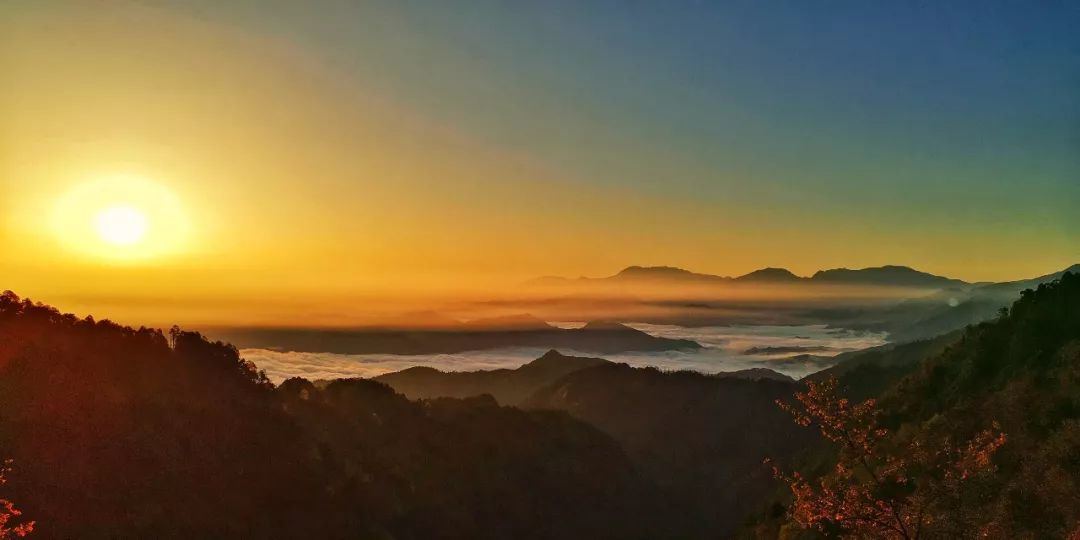 【转】初秋瓦屋山:邂逅日出和云海,感受无处安放的小激动~