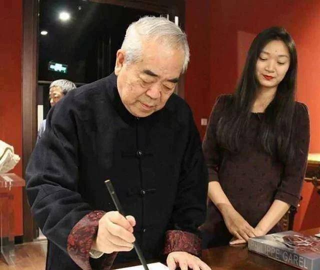 范曾书法能够在书法史上留下浓墨重彩的一笔呢?谈谈你的见解?