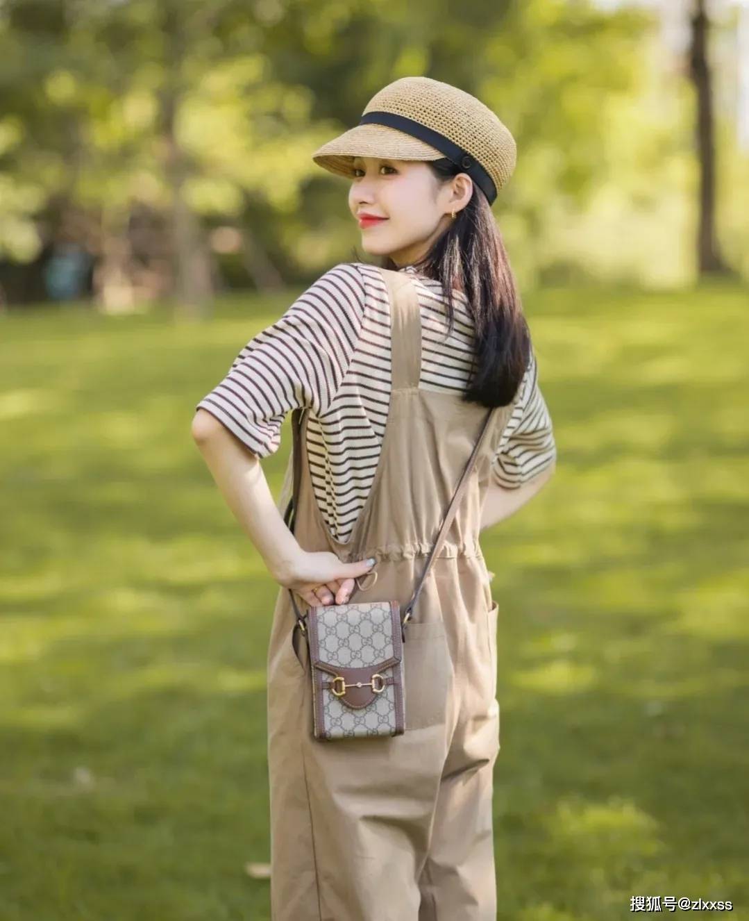 【时尚】【转】入秋之后,火了一种“氧气感”穿搭:清新减龄又养眼,真的好美