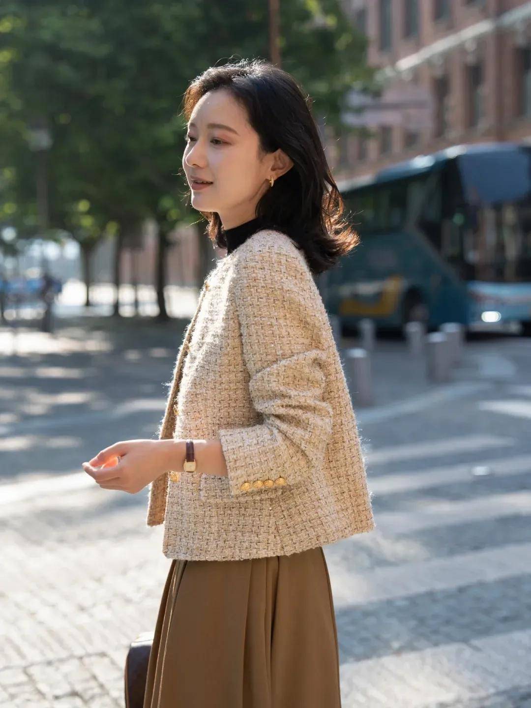 【时尚】【转】早秋季节必备的5款时尚单品,简约时髦又显气质,优雅女人都爱穿