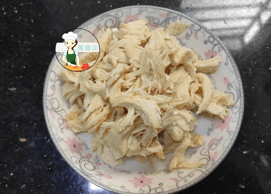 夏天就该这样吃,拌一拌就上桌,能量满满还耐饿,女人多吃不长胖