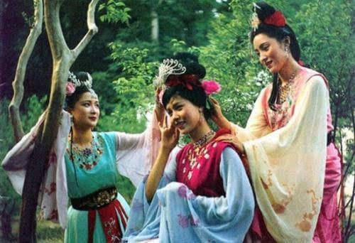 唯一演完四大名著的女星:因太漂亮在火车站被名导发掘,近况如何